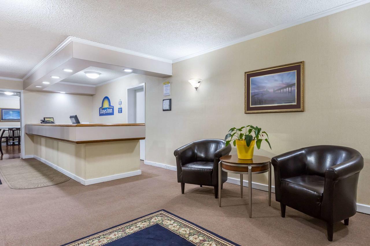 Days Inn By Wyndham Summerton Экстерьер фото