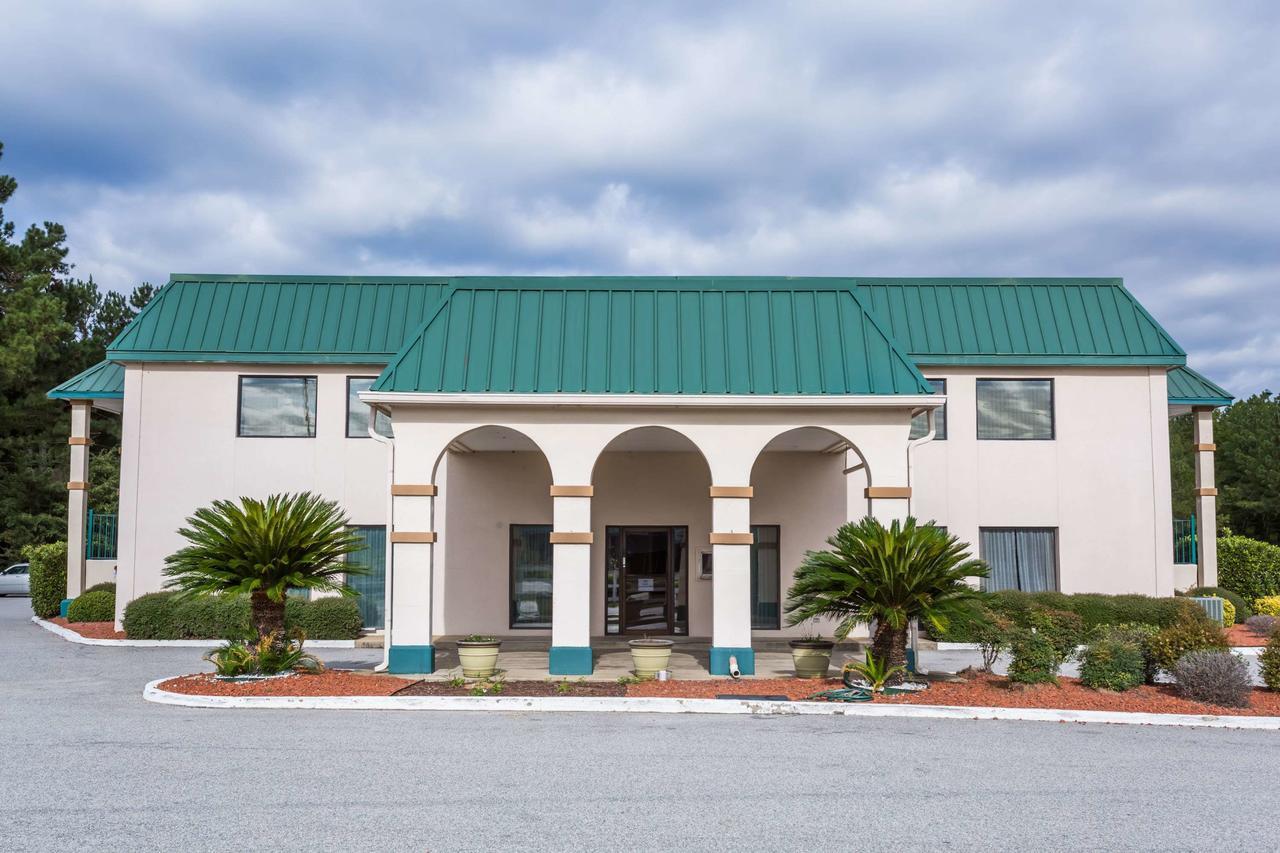 Days Inn By Wyndham Summerton Экстерьер фото