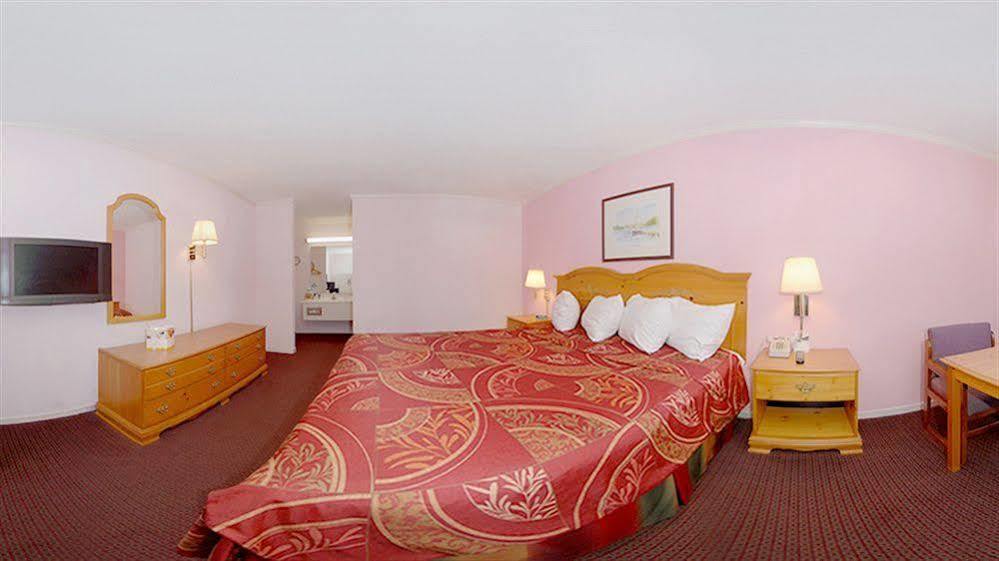 Days Inn By Wyndham Summerton Экстерьер фото