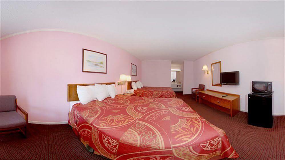 Days Inn By Wyndham Summerton Экстерьер фото