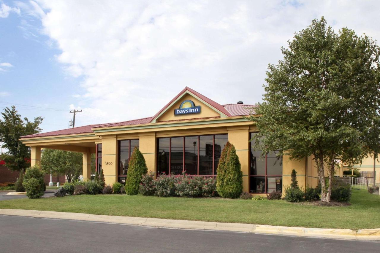Days Inn By Wyndham Summerton Экстерьер фото